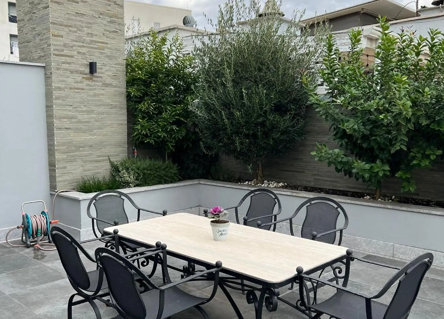Luxury Penthouse With Terrace And Private Parking In Tirana Apartment 0*,